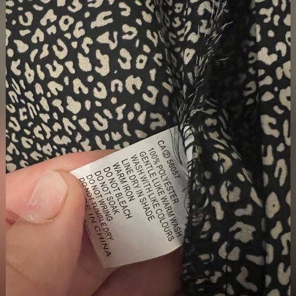 Princess Polly Black and White Women's Wrap Top size 6 (SKU C104) - Picture 3 of 6